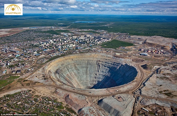 بالصور: ما سر هذه الحفرة  الضخمة  في روسيا؟!