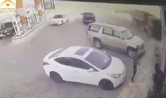 فيديو: كاميرا مراقبة ترصد اقتحام شاحنة لمحل تجاري في الرياض