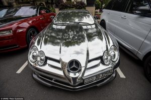 370C32D700000578-3733014-Another_car_from_Kuwait_spotted_outside_the_Dorchester_Hotel_is_-a-181_1470841202674