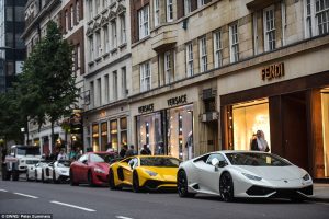 370CB8F500000578-3733014-On_display_A_row_of_stunning_supercars_line_up_outside_designer_-a-173_1470841178663
