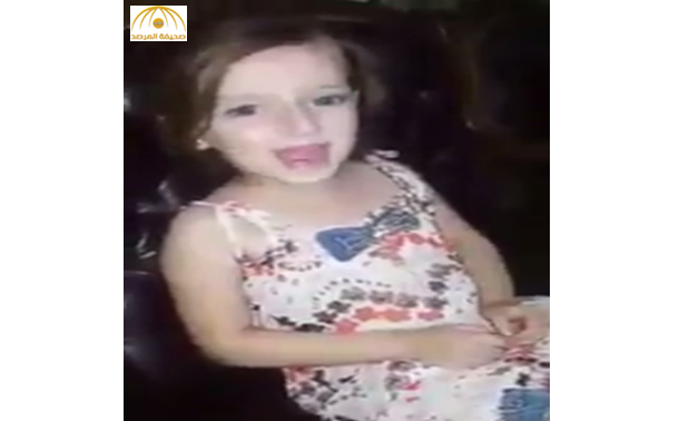 بالفيديو: قصف الطيران الروسي  يفاجىء طفلة سورية أثناء غنائها لوالديها في حلب