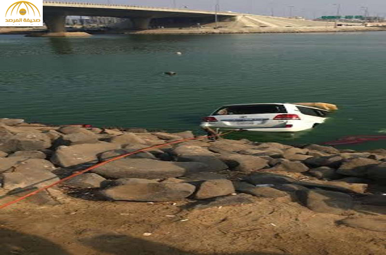 بالصور: سقوط مركبة في بحيرة الأربعين بجدة
