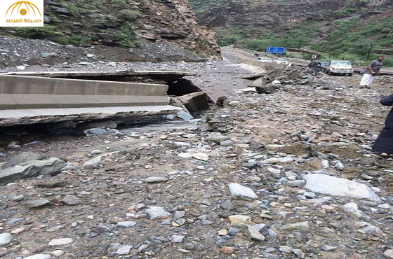 بالصور:أمطار الداير تقطع الطرقات وتتسبب في انهيار منازل