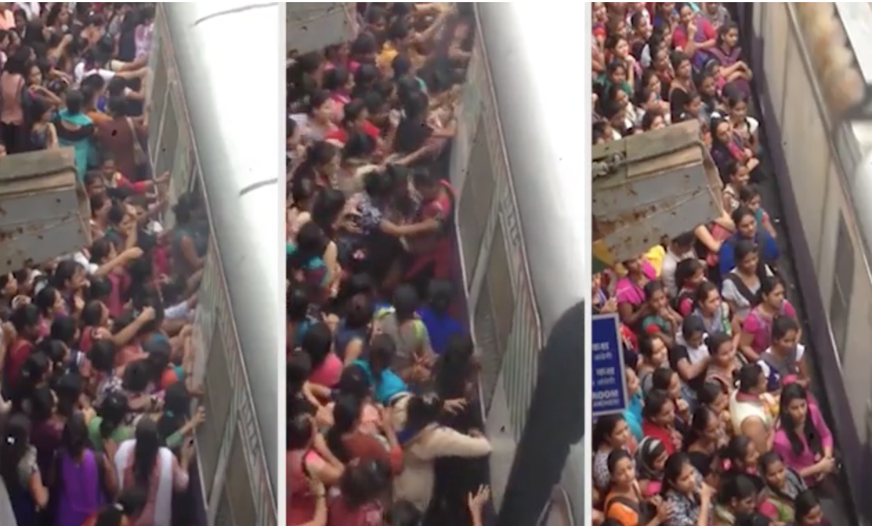 شاهد: فيديو صادم لحظة صعود النساء لقطار في الهند