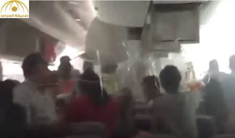 فيديو من داخل "طائرة الإمارات" المشتعلة يكشف لحظة فزع الركاب وقفزهم من مخرج الطوارئ