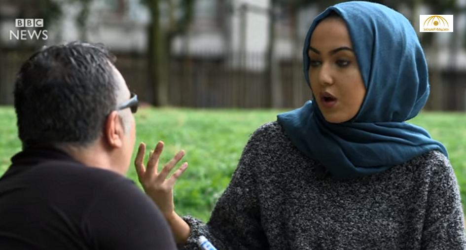 بالفيديو.. بريطاني يصرخ في طالبة مسلمة: لن تطبقوا الشريعة هنا.. شاهد ماذا حدث عندما واجهته