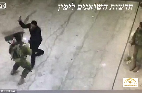 فيديو: فلسطيني يخدع  جندي إسرائيلي و يهاجمه بسكين .. شاهد كيف تم التعامل معه