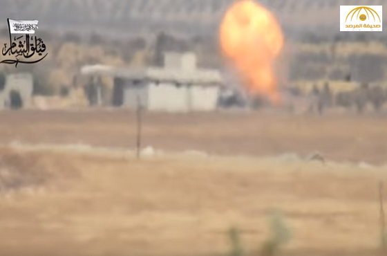 شاهد: تفجير دبابة للنظام السوري بصاروخ حراري من مسافة بعيدة  في ريف حماة