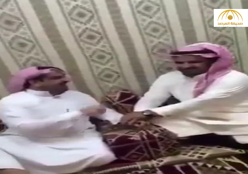 فيديو مضحك: شاهد ردة فعل شاب سعودي تفاجأ بوجود شخص يجلس بجانبه يشبهه نسخة طبق الأصل!