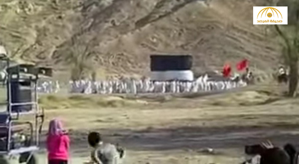 شاهد: إيرانيون شيعة يطوفون حول كعبة صنعوها في جزيرة قشم ويرددون لبيك
