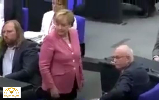 بالفيديو : رئيس البرلمان الألماني يطرد ميركل من الجلسة لتحدثها دون إذن