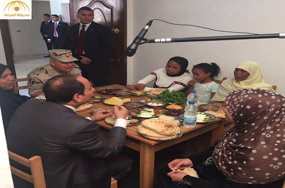 شاهد: صحن فول يجمع السيسي ووزير دفاعه على طاولة أسرة مصرية