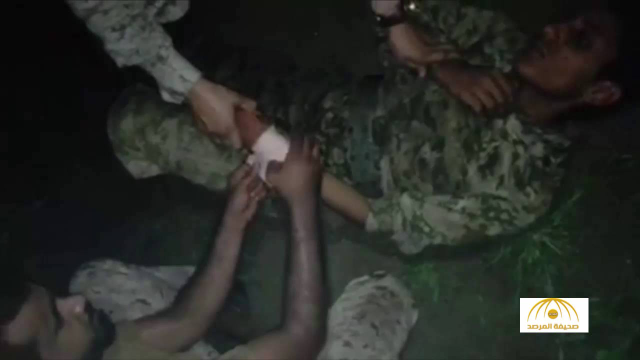 شاهد كيف يعامل الجنود السعوديين الأسرى الحوثيين