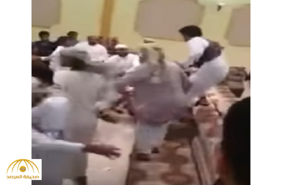 بالفيديو: شاهد مضاربة عنيفة  تحول حفل زواج يمني بجدة إلى حلبة مصارعة!