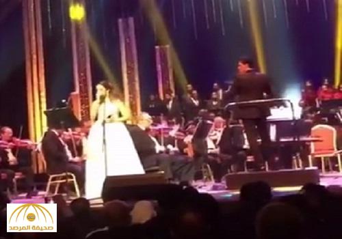 بالفيديو .. لحظة انهيار بلقيس بالبكاء على مسرح دار الأوبرا في مصر