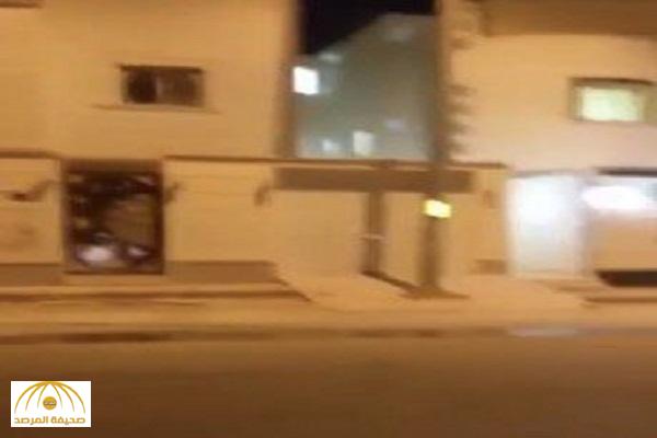 بالفيديو : مواطن يوثق فيديو ساخر لعامود إنارة تم وضعه بمكان غريب !