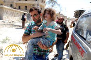 ATTENTION EDITORS - VISUAL COVERAGE OF SCENES OF INJURY OR DEATHA man carries a girl that survived double airstrikes on the rebel held Bab al-Nairab neighborhood of Aleppo, Syria, August 27, 2016. REUTERS/Abdalrhman Ismail