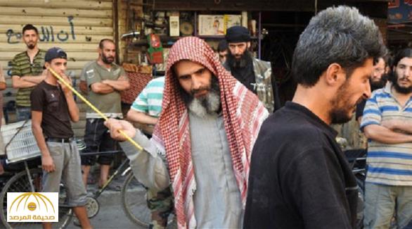 صور:  " حسبة داعش" يجلدون سكان مخيم اليرموك بتهمة التدخين!