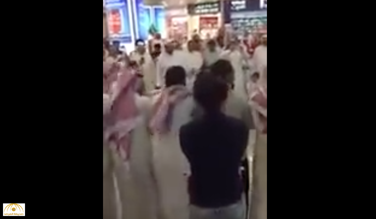 فيديو: مسافرون يرقصون "الدحة" داخل مطار الكويت