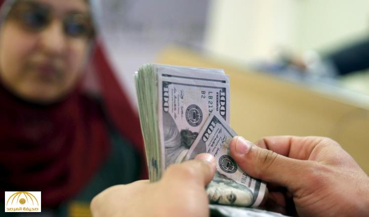 صراف مصري: الدولار  في السوق السوداء  وصل سعره  إلى أكثر من 17 جنيه