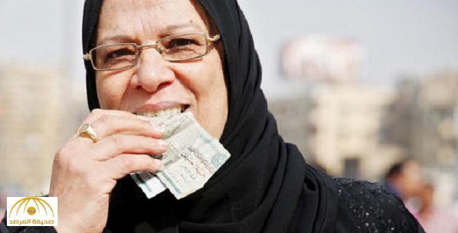 تقنين الدولار في المصارف المصرية يهوي بالجنيه إلى 15.5 مقابل الدولار