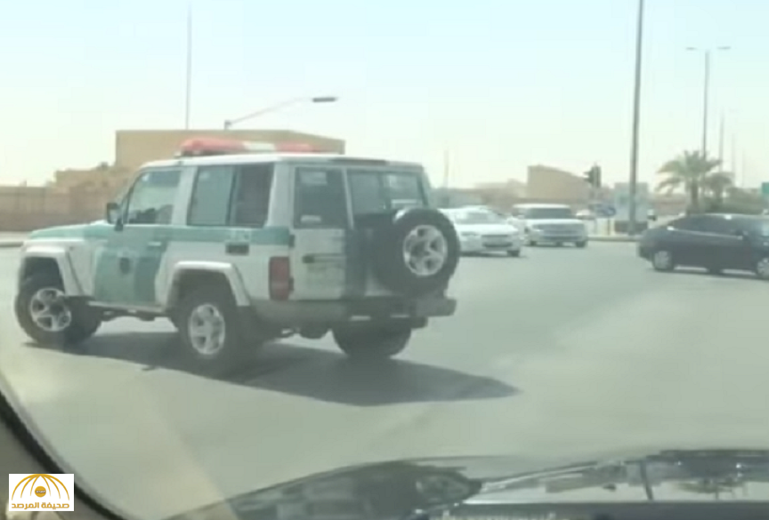 بالفيديو: سيارة دورية تقطع الإشارة.. ومدير مرور الرياض يتفاعل على "تويتر"
