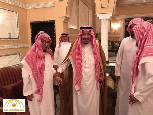 بالصور : الملك سلمان يزور الشيخ الشثري