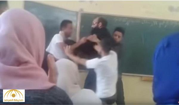 بالفيديو : مشاجرة عنيفة بين أستاذ مغربي و تلميذ