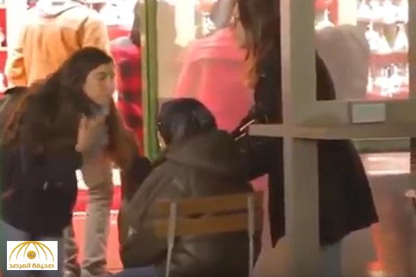 بالفيديو : شاهد ردة فعل الناس على معاناة امرأة مسلمة حامل في شوارع أمريكا