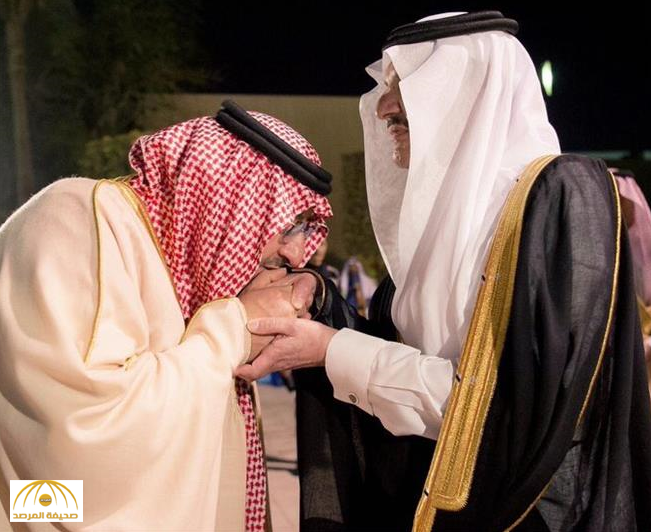 صورة ولي العهد يقبل يد شقيقه الأمير سعود بن نايف تثير إعجاب المغردين