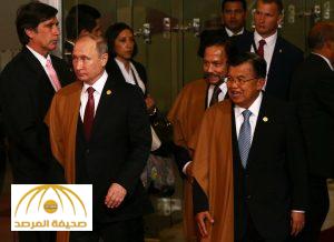 Russia's President Vladimir Putin (L), Brunei's Sultan Hassanal Bolkiah (C) and Indonesia's Vice President Jusuf Kallar arrive for a family photo during the APEC (Asia-Pacific Economic Cooperation) Summit in Lima, Peru, November 20, 2016. REUTERS/Mariana Bazo