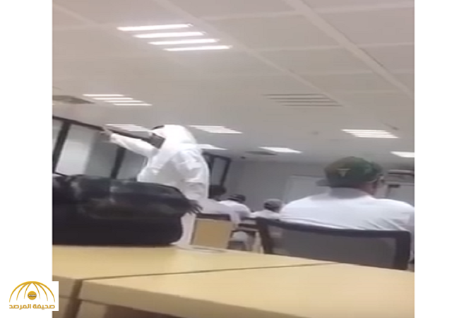 بالفيديو:  دكتور في جامعة الدمام  يهدد طلابه  “هذا دقني إن نجحتم”!