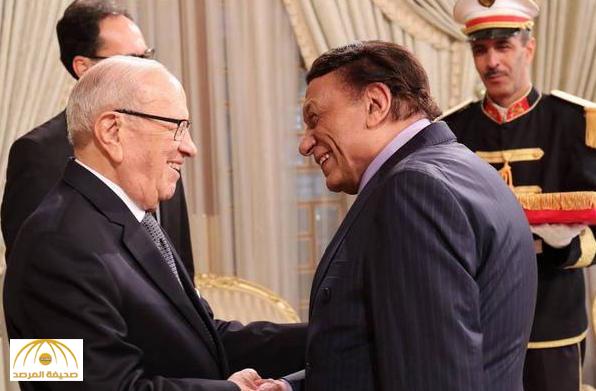 شاهد : "عادل إمام " يمازح  الرئيس التونسي بسبب التحدث معه بالفرنسية!