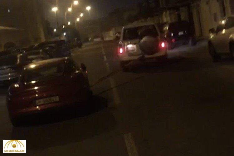 بالفيديو: شاهد ردة فعل خليجي وجد سيارة بورش واقفة أمام مدخل منزله!
