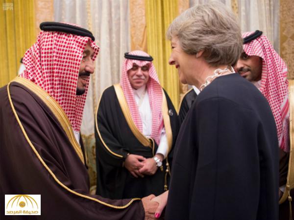 بالصور : خادم الحرمين يستقبل رئيسة وزراء بريطانيا بمقر إقامته في البحرين
