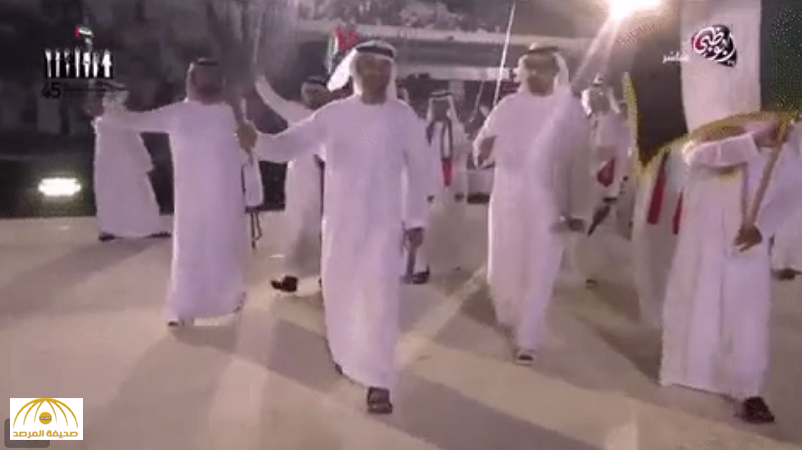 بالفيديو:شاهد "محمد بن زايد" يرقص بالسيف في احتفالات الإمارات بعيدها الوطني