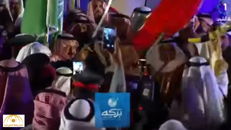 بالأعلام السعودية..  شاهد.. استقبال حافل للملك سلمان على أعتاب الأوبرا الكويتية