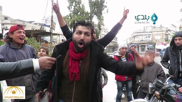 بالفيديو : سوري يصرخ في وجه قادة الفصائل : “ أقسم بالله مصيركم جهنم ”