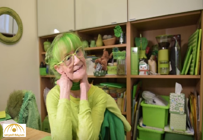 بالفيديو والصور:سيدة ترتدي فقط اللون الأخضر منذ 20 عامًا!