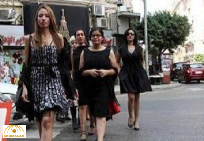 فتيات مصر يواجهن التحرش بـ"الفساتين القصيرة"-صور