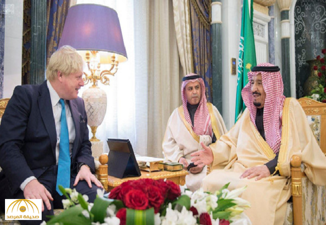 بالصور:الملك يستقبل وزير الخارجية البريطاني