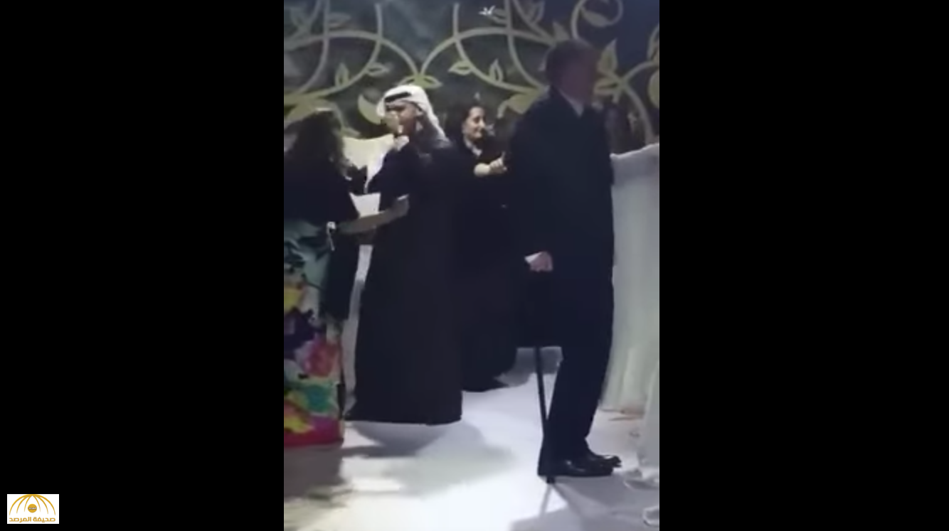 شاهد.. رقص مثير أثناء زفة فتاة كويتية بمسن أمريكي