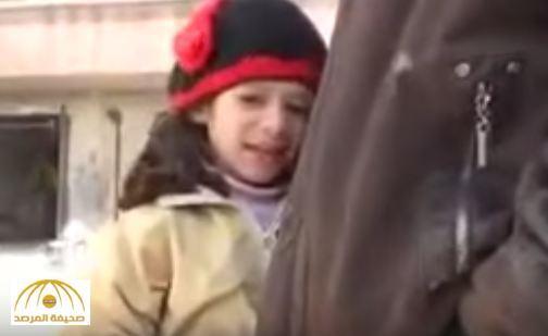 بالفيديو: طفلة طلب منها والدها إجراء "هدنة" مع بشار حتى يأكلون.. شاهد ردة فعلها!