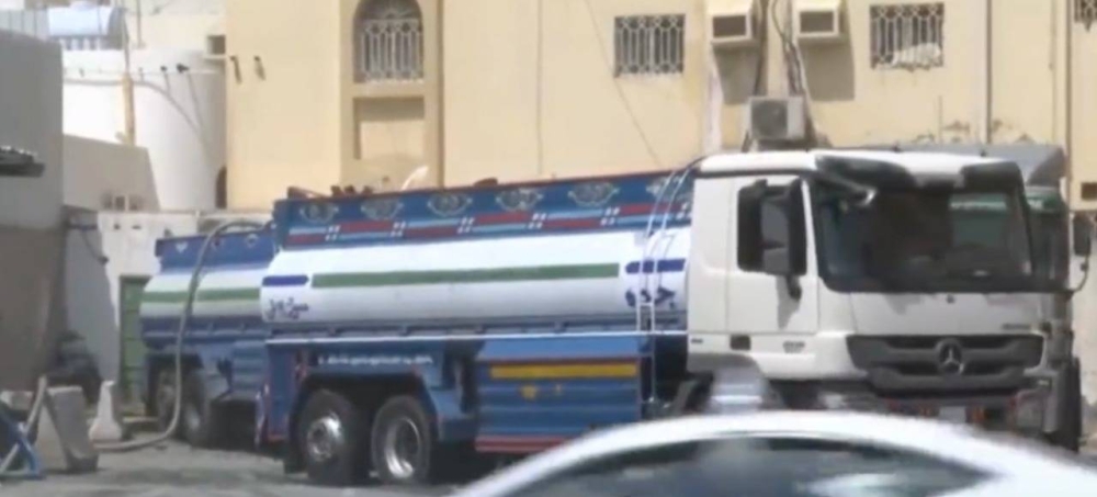 Witness: Illegal workers run random wells in Jeddah…and reveal a secret door used to escape when they feel in danger