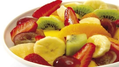 A nutritionist debunks myths about fruit salads. Al Marsad Newspaper