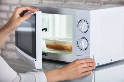 5 foods that turn into “deadly poisons” if reheated in the “microwave” • Al Marsad Newspaper