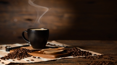 The Dangers of Drinking Coffee After 12 Noon: Expert Warns of Health Risks
