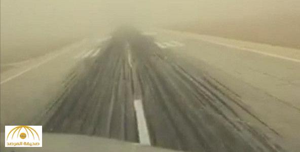 بالفيديو : براعة طيار سعودي في الهبوط وسط الغبار بمطار الملك خالد بالرياض