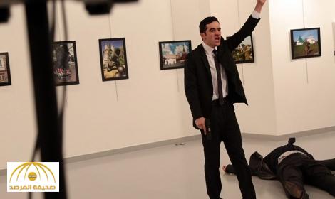 شاهد .. لحظة اغتيال السفير الروسي بأنقرة و المهاجم يصرخ "هذا جزاء القتلة في حلب"
