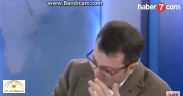بالفيديو: بروفسير تركي يجهش بالبكاء أمام مشهد انقاذ طفلة حلبية أصيبت في غارة روسية